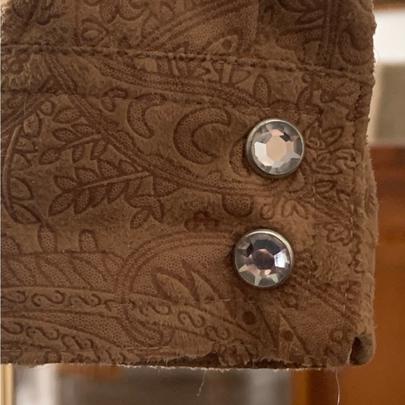 Faux suede brown Cowgirl Hardware western shirt. Rhinestone snaps. never worn - Picture 5 of 10